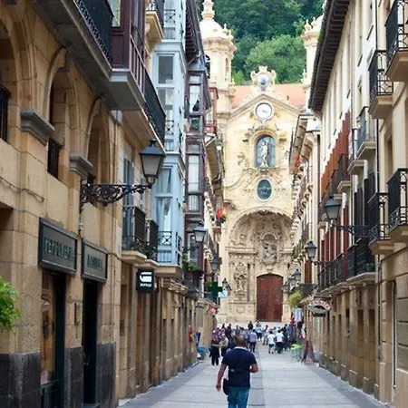La Romantica Urdaneta Apartment